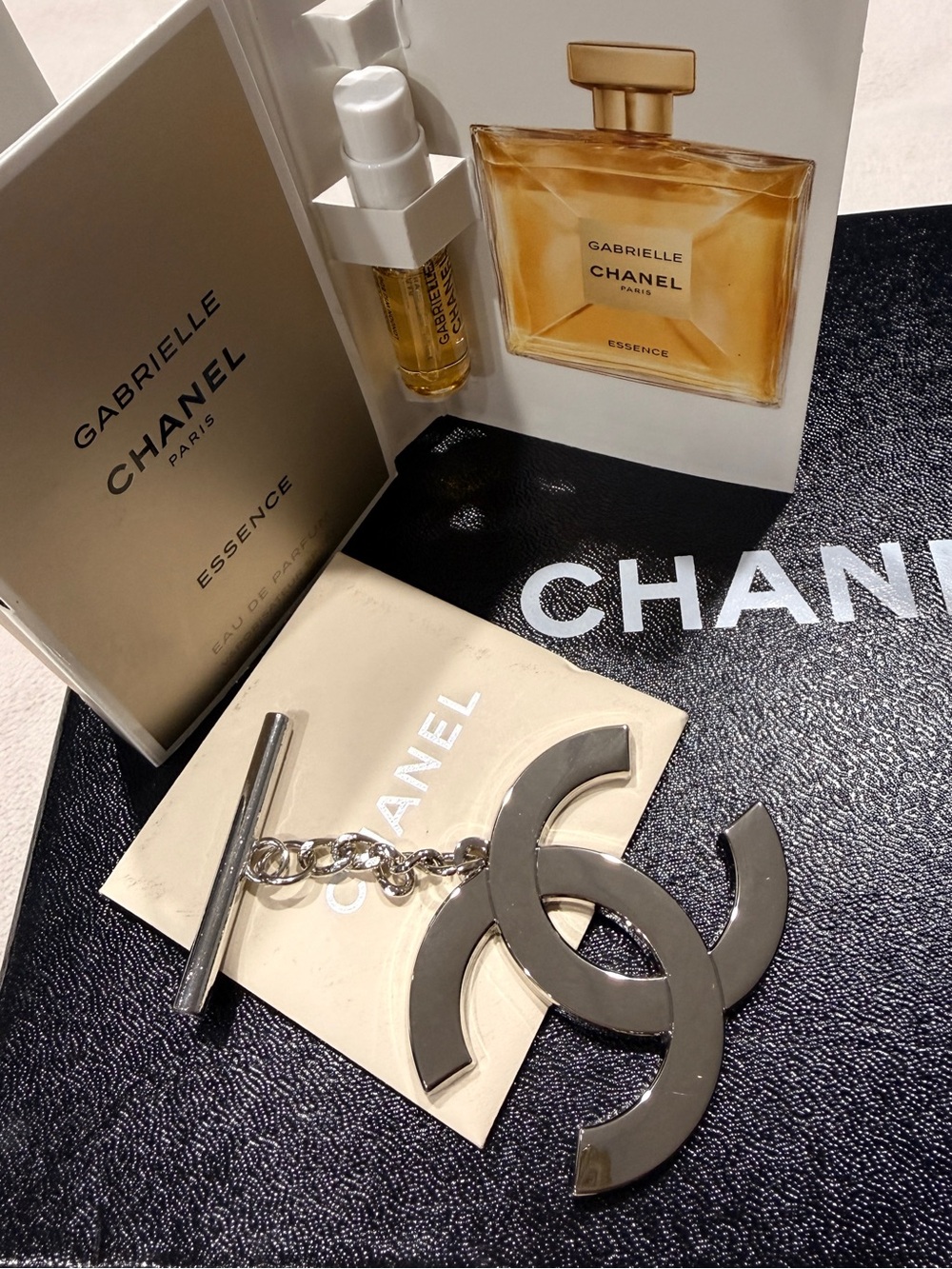 Chanel perfume samples 1.5ml Chanel Essence. Chance Chanel keychain charm free - Picture 3 of 4